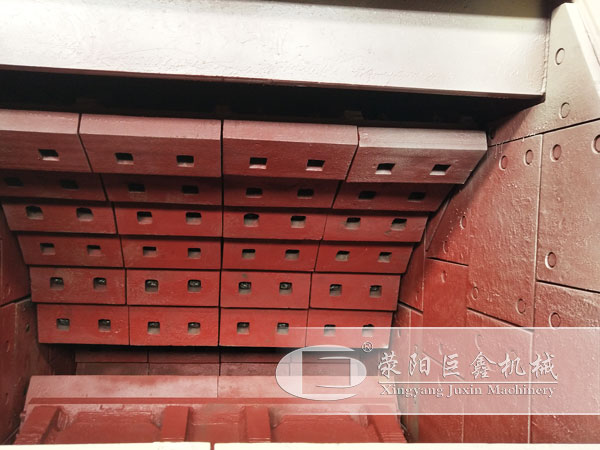 反擊式破碎機襯板、邊護(hù)板