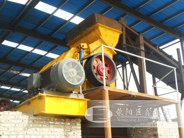 10*10錘式制砂機現場